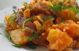 Тушеная капуста с картошкой — лучшие рецепты